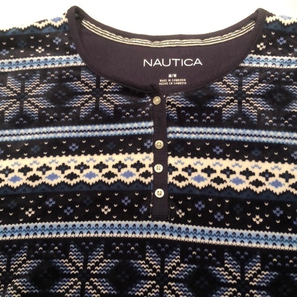 Nautica Snowflake Henley Long Sleeve size Medium- slightly longer in the back - Picture 1 of 5